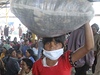 Kvli sopce na Sumate evakuují tisíce lidí.